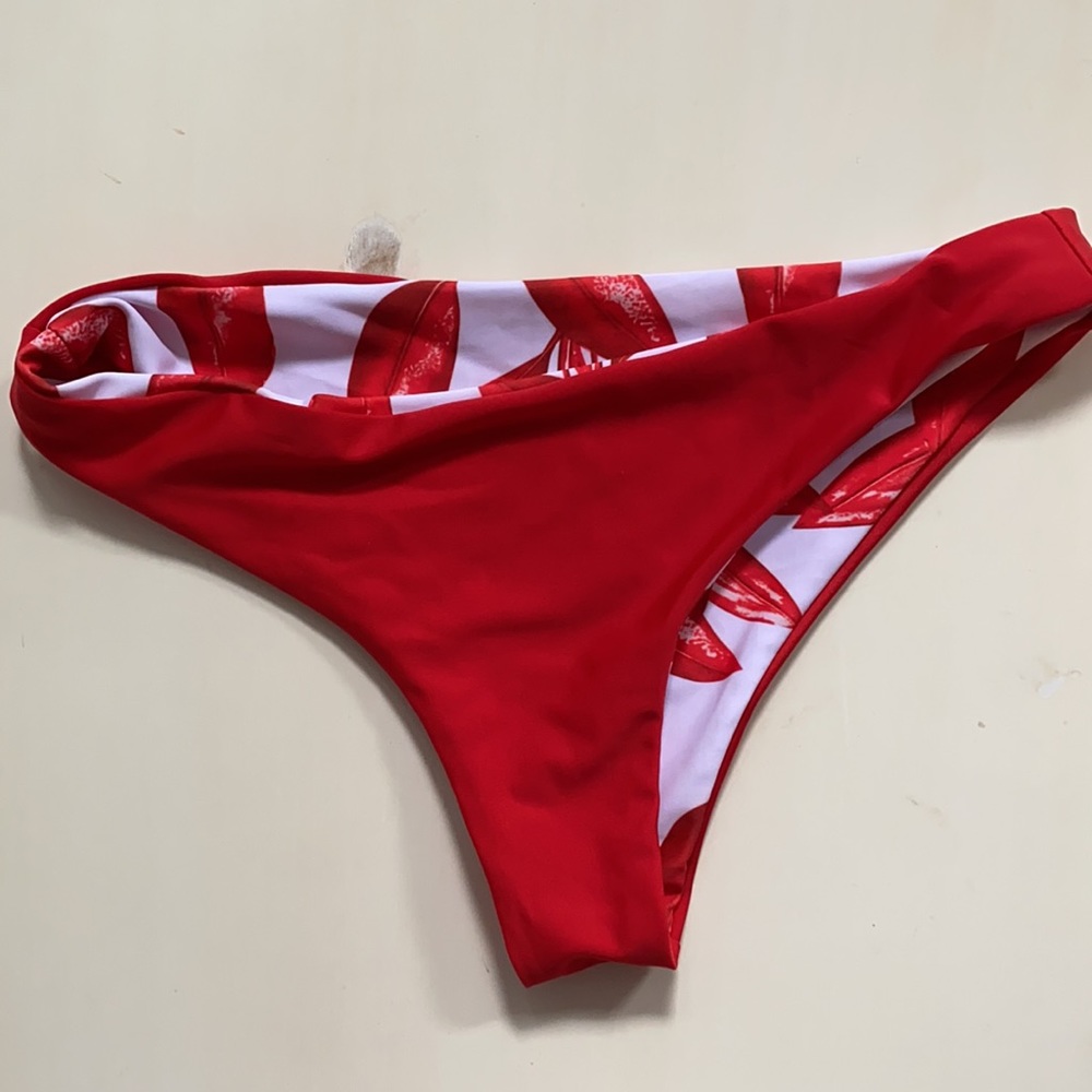 Bikini - Picture 7 of 7